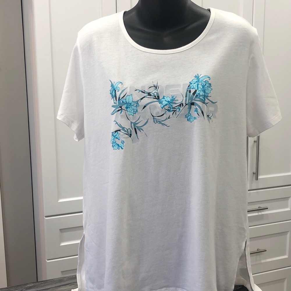 Under Armour White Short Sleeve Tees w/ Floral UA Graphic – Women’s XL